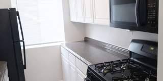 2026 Move-In Special – $500 LEASE SIGNING BONUS!! Top-Floor 2-Bedroom Condo in Southwest DC – Remodeled & Move-In Ready!! Gallery 4