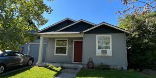Cozy 3 Bed/2 Bath Home in NE Bend - Kristin Court Gallery 1