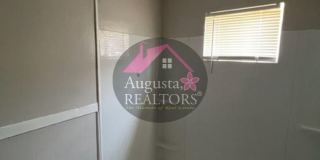Adorable One Bedroom Duplex! Gallery 16