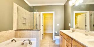 2 Bedroom in Winstead Commons! Convenient to Lawndale Dr, Battleground Ave, and More! 2 Bedroom in Winstead Commons! Convenient to Lawndale Dr, Battleground Ave, and More! Gallery 15