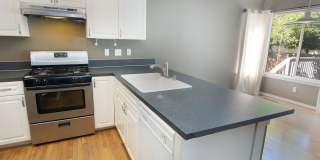 West Linn Single Family 3 Bd/2.5 Bth w/ Basement/Bonus Room. Gallery 15