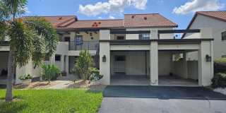 Furnished Annual 2 Bed, 2 Bath, 2nd Floor Condo centrally located to all of Venice and Venice Island - Golf course views, assigned covered parking, AND includes Cable/Internet, Water/Sewer! Gallery 1