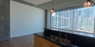 Modern Corner Unit 1BR Condo in Midtown with Skyline Views Gallery 4
