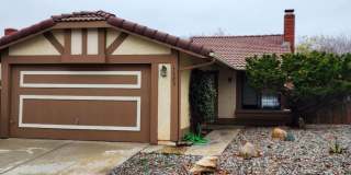 Charming 2-bedroom, 2-bath Home with Community Pool Gallery 1