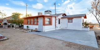 2 Bedroom 1 Bath - Furnished Hilltop Home - Free Internet Gallery 1