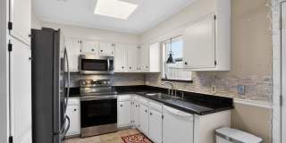 Charming 2BR Townhome in Beaumont Gallery 4