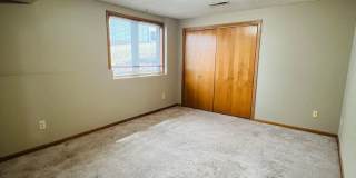 4 Bedroom 2 Bath Duplex in Iowa City Gallery 15