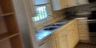 Room in 7 Bedroom Home at Dupree St Gallery 3