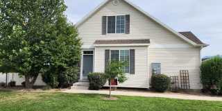 Newer Salem Townhome! Gallery 1