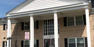 Two Bedroom Condo in Leesburg Gallery 1