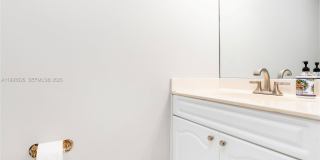 835 NE 17th Way Gallery 4