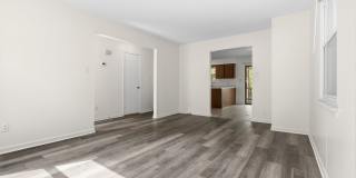 Fully Repainted 2be/1.5ba Duplex With Easy Access To The Highway Gallery 4