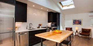 927 1/2 Victoria Ave Gallery 9