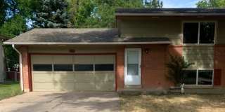 Mid-Town Single Family Home w/ Spacious Fenced Yard Gallery 1