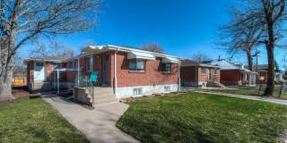 Roomy Sunnyside Duplex with Finished Basement in a Prime Location Gallery 5