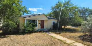Cute and SPACIOUS 3 bedroom, 2 bath home with fenced in backyard AVAILABLE NOW! Gallery 1