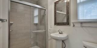 Great CENTRAL Location 5 Bedroom House - Virtual Showings Available Gallery 17