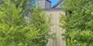 Washer dryer in unit! Bus route! Top floor! Gallery 1