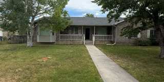 Dual-Living 6-Bed Rambler | 2 Kitchens & 2 Laundry Rooms! Gallery 1