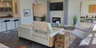 Beautifully renovated 2/2 condo downtown Sarasota with view of Bay! Gallery 11