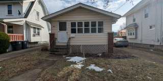 Charming 3 bedroom/1 bath home in the heart of Akron! Gallery 1