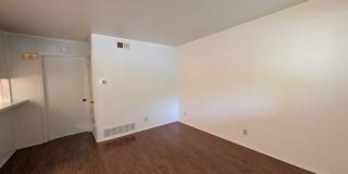 1/1 Triplex / Easy Access to I-35 / Fridge / No Carpet / CISD 1/1 Triplex / Easy Access to I-35 / Fridge / No Carpet / CISD Gallery 10