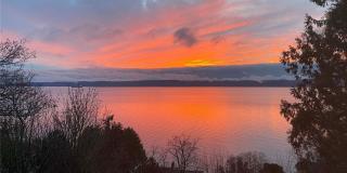 Architectural Seattle Masterpiece with Panoramic Water Views Gallery 5