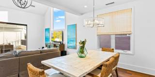 Gorgeous 3 bed 3.5 bathroom home available month to month in the highly desired city of Corona Del Mar. Gallery 8