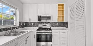 13990 SW 160th Ter Gallery 12