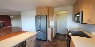 Bayview Condo 2 Bedrooms with Gas Fireplace  - S State St Gallery 10