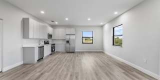 727 Cane Street East Gallery 18