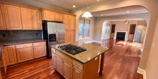 Stunning Corner Home in King City with Washer/Dryer Included, Private Courtyard! Gallery 8