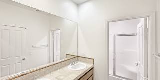 Welcoming 2B/2BA Condo with Balcony, In-Unit Laundry and Pool Access. Gallery 11