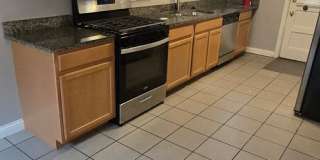 Spacious Two Bedroom Condo in the Barwick-Large Kitchen-Renovated Bathroom Gallery 1