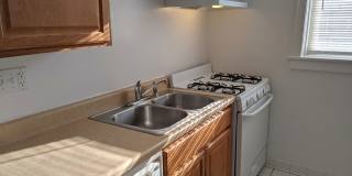 908 Reba Place Gallery 2