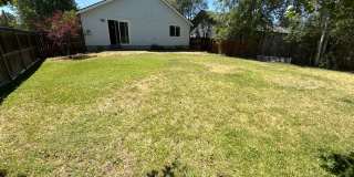 NE 3 Bdrm, 2 Bath, Gas Heat/Fireplace, Newer Carpet & Paint, Corner lot, Fenced Yard, DBL Garage Gallery 9