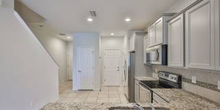 Beautiful Townhome at Magnolia Park! Gallery 8