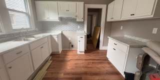 Charming Three Bedroom Townhouse! Gallery 10