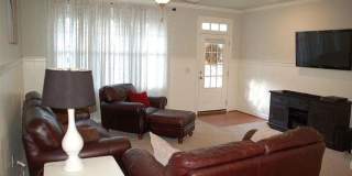 Room in 3 Bedroom Home at 109 Windy Creek Ln Gallery 6