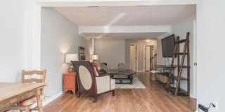 Beautiful & Comfortable 3 Bed 4 Bath End Unit Gallery 17