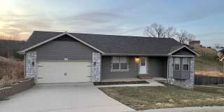 4 Bedroom 3 Bath 2 Stall Garage in Waynesville - Available with 30 day notice Gallery 1