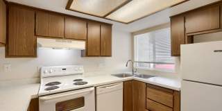 Townhome Style 2bed/1.5bath Unit in Everett! Townhome Style 2bed/1.5bath Unit in Everett! Gallery 1