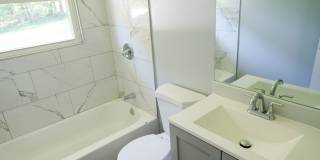 3 Bedroom, 2 Bath house with fenced yard! Gallery 8