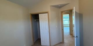 Charming 2-Story Townhome with Vaulted Ceilings Gallery 13