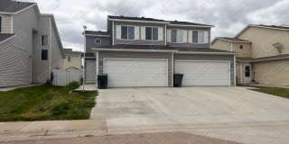 3 bed, 2.5 bath townhouse with a 2 car garage Gallery 1
