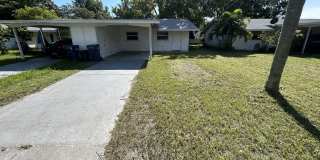 2/1 quiet neighborhood w/ small backyard & carport Gallery 1