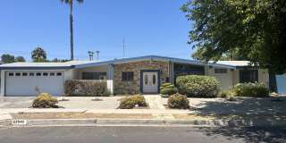 22545 Hatteras Street Gallery 21