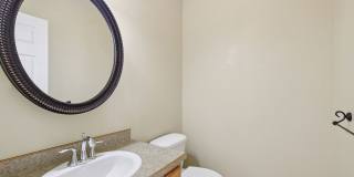 Spacious Sun-filled 3 bed 2.5 Bath Townhouse Gallery 15