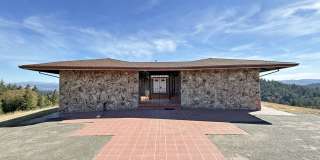 Unique 3 bd. ridgetop home w/ inground pool & amazing view! Gallery 1