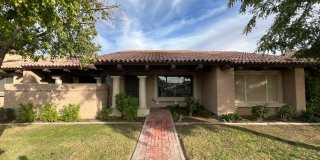 FURNISHED 3 BEDROOM HOME IN TOWN WITH POOL ACCESS! Gallery 1